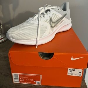 NIB Women’s Nike Downshift size 11 white/gray